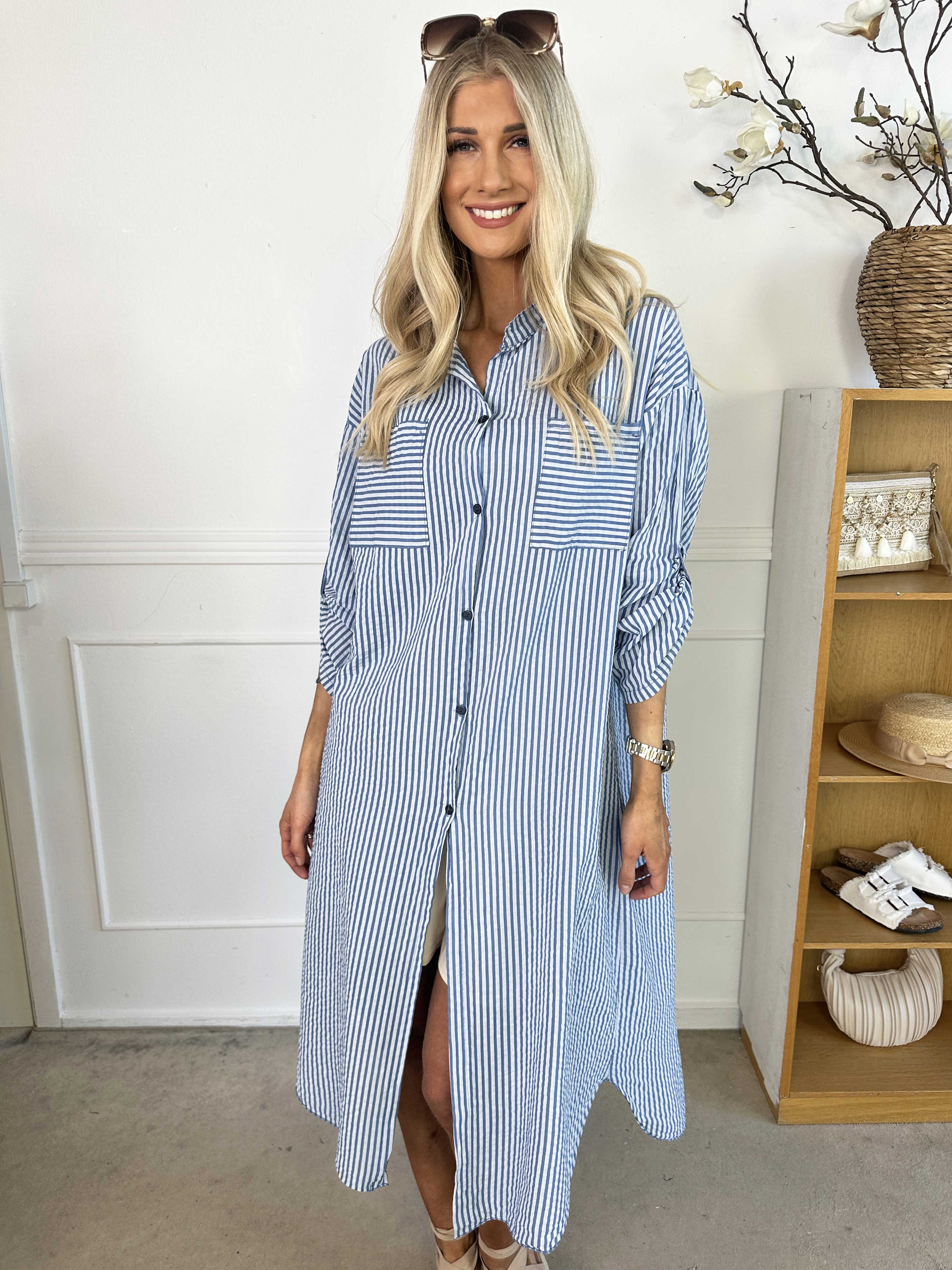 Irena - Lang stribet skjorte i bæk og bølge stof